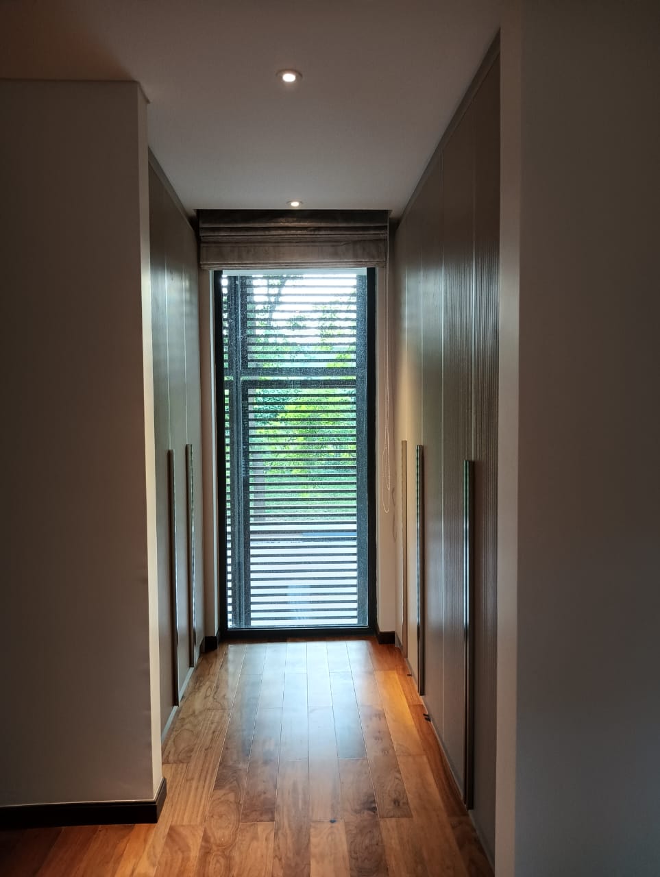 Walk-in Wardrobe Corridor